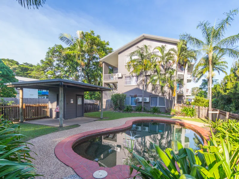 NEAT & TIDY AIR CONDITIONED 2 BEDROOM TOP FLOOR UNIT NEAR SHOPPING CENTRE & SCHOOL