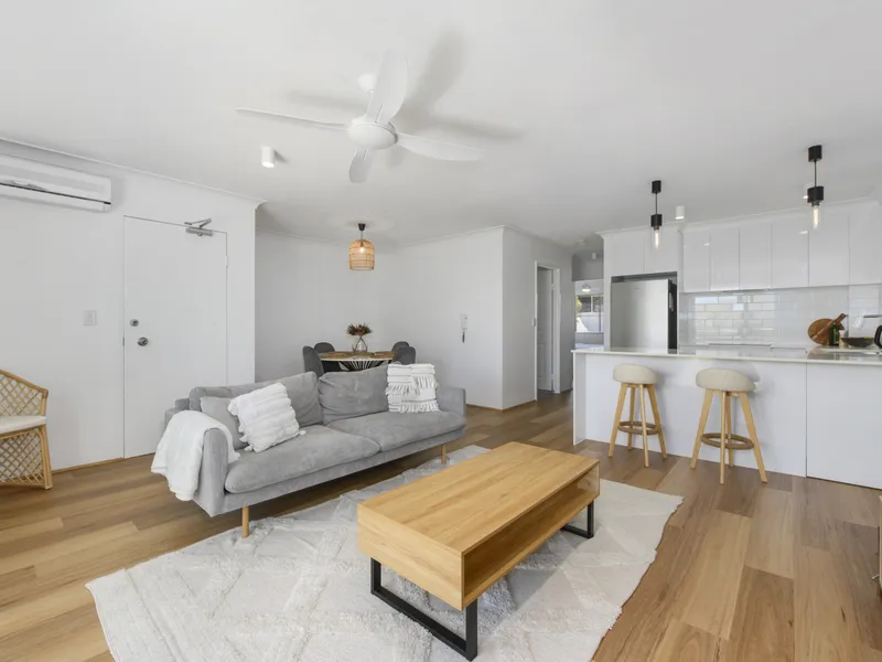 Burleigh Heads Rental ~ Renovated, 2-brm, 1 bath, 2LU, very Central trendy location!!