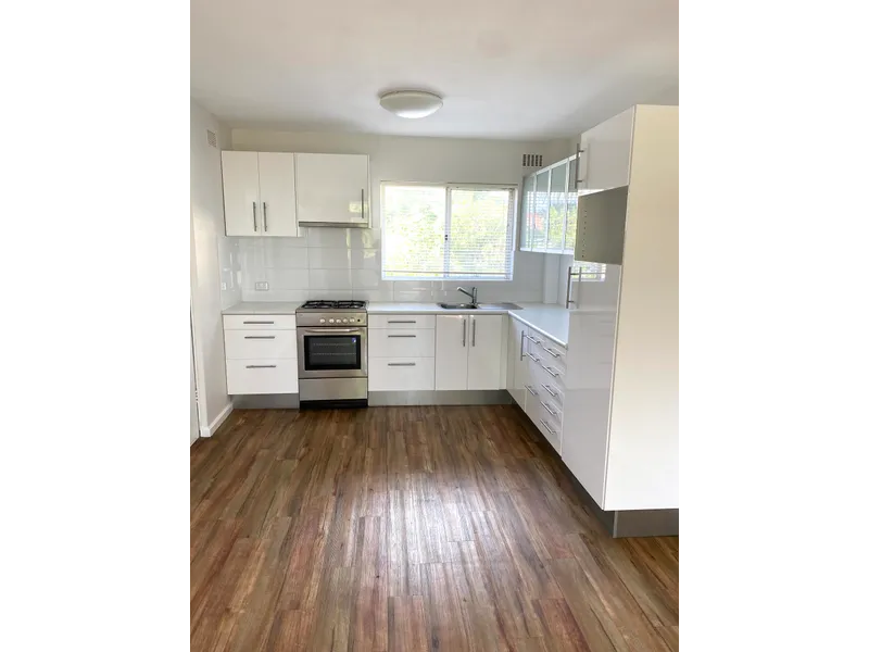 Beautiful light apartment in perfect location!