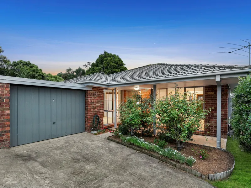 Immaculate Unit with Parkside Poise