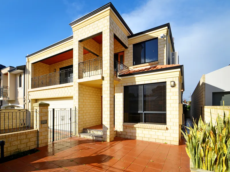 Sophisticated Living with City Views