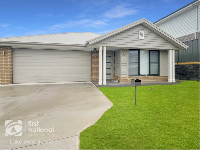 MODERN 4 BEDROOM HOME LOCATED IN CAMERON GROVE ESTATE