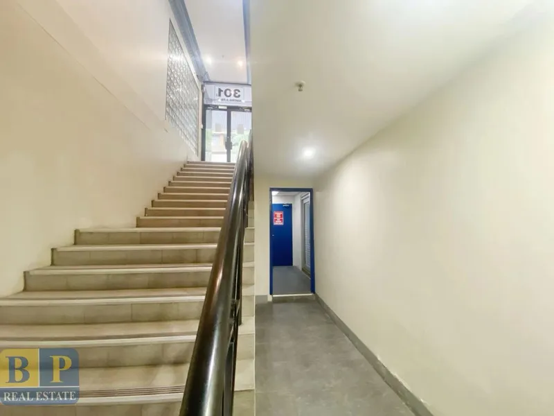 This is a shop! SHOP! AMAZING location 