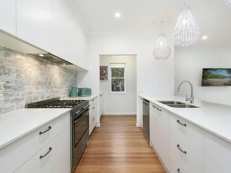 Charming Family Home! Walk to Currumbin Beach and the Estuary.