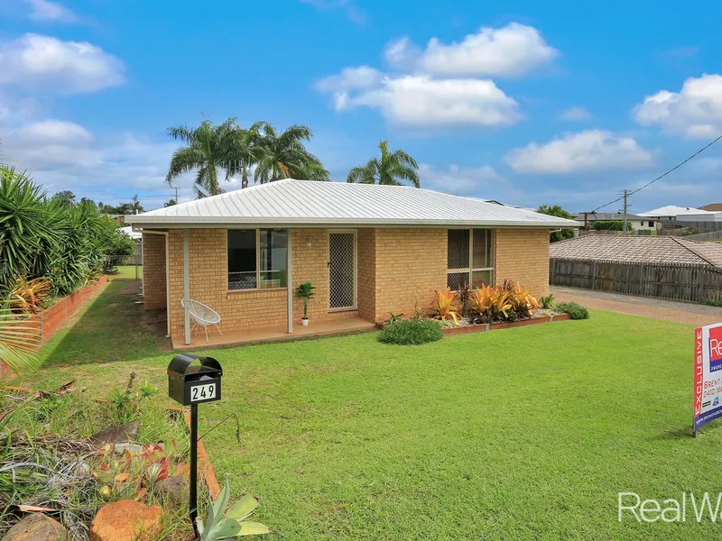 Neat & Tidy Brick With Huge Deck & Shed In Popular Avoca!
