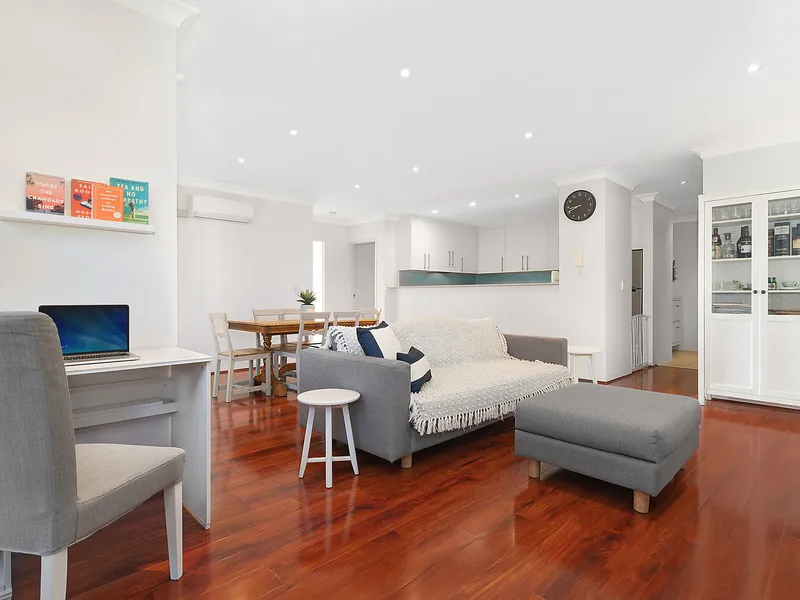 Bright and airy apartment in a central leafy pocket