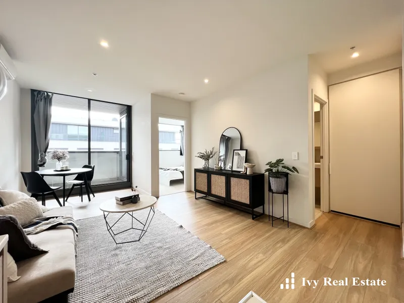 Convenient two bedroom unit in the heart of Caulfield!