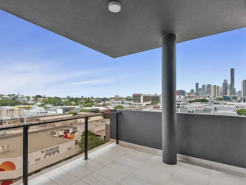 Views of Brisbane City - 'La Vida' living at its finest!