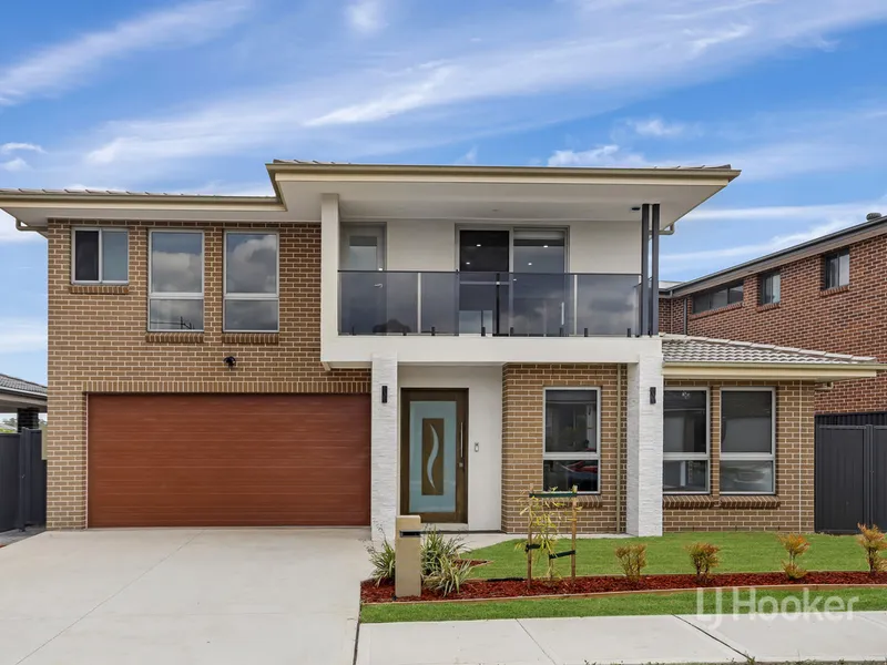 4 Bedroom Family Home With Double Garage! Stylish Modern Kitchen!