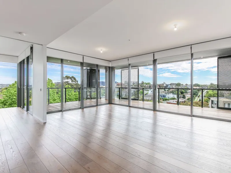 Huge Size North West Facing Putney Hill 3 Bedroom Apartment 