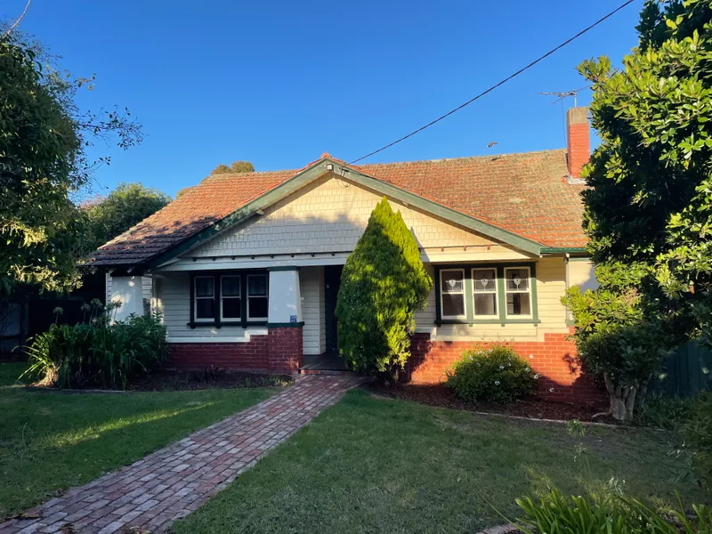 Beautifully Renovated and Presented Californian Bungalow in Highly Sought-After Neighbourhood