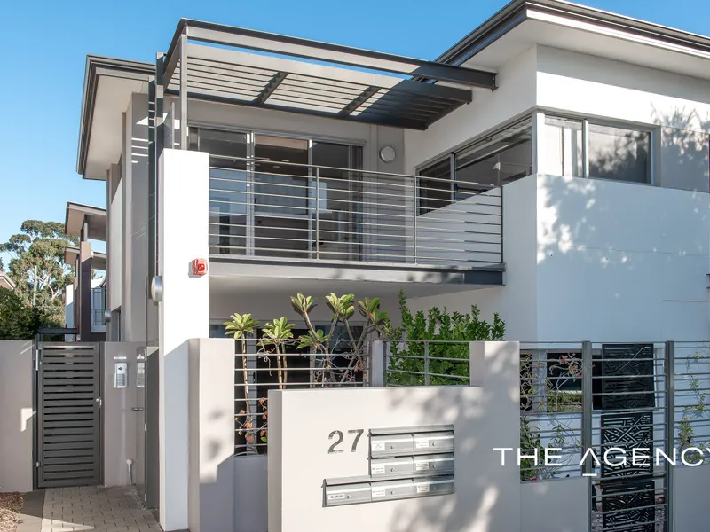 EXCEPTIONALLY LOCATED STREET FRONT APARTMENT