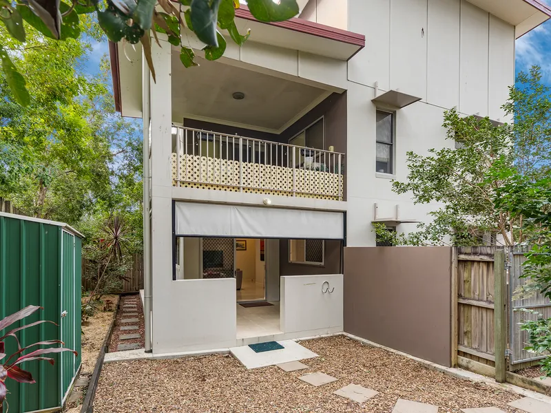 Boutique 2 Bedroom Complete With Pet Friendly Yard