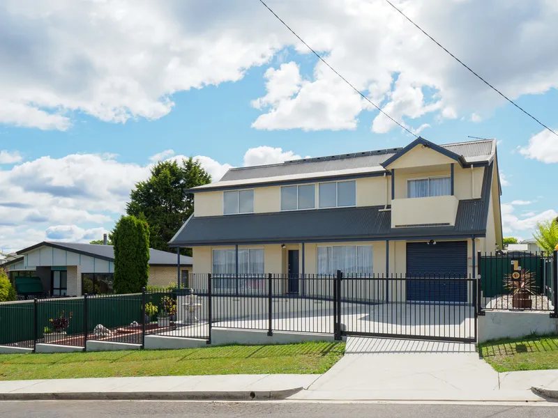 Thinking of moving? Live Here...