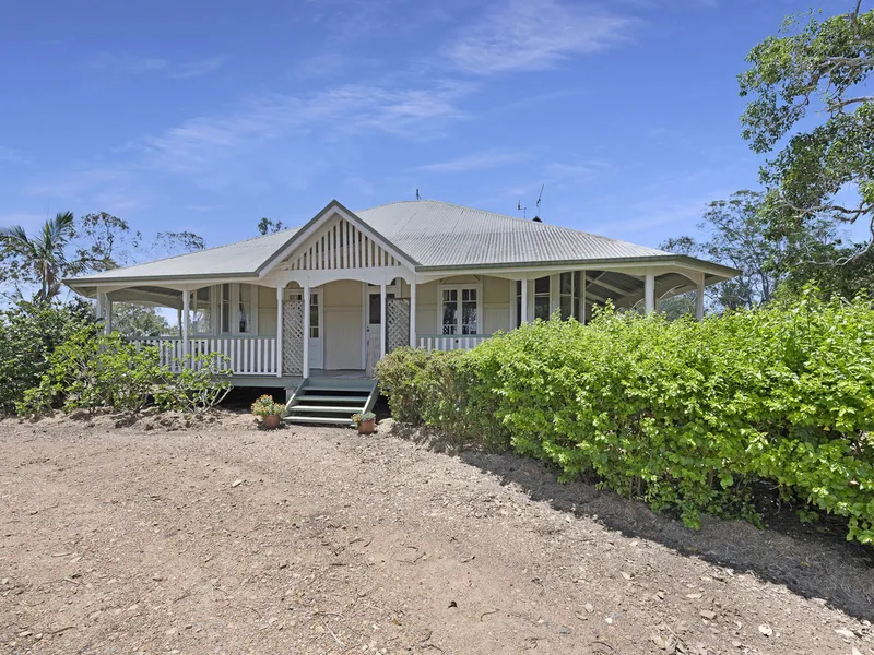 Traditional Queenslander Set On An Equestrian Paradise!