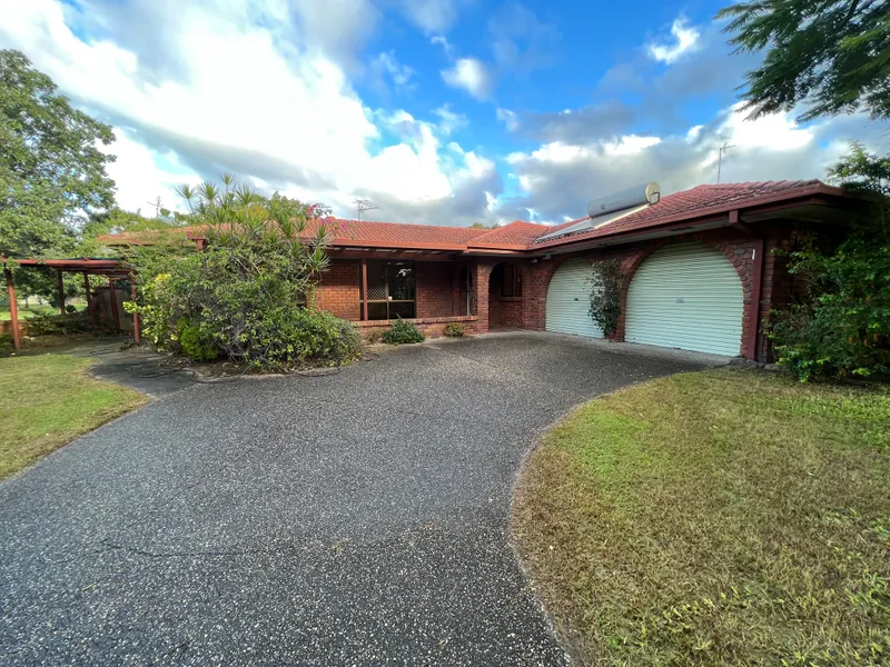 Older Style Family Home - Pet Okay