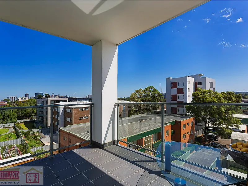 Well-presented apartment at a very convenient location