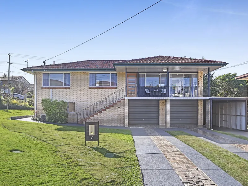 FULLY RENOVATED HIGHSET ON 842sqm - SPLITTER POTENTIAL
