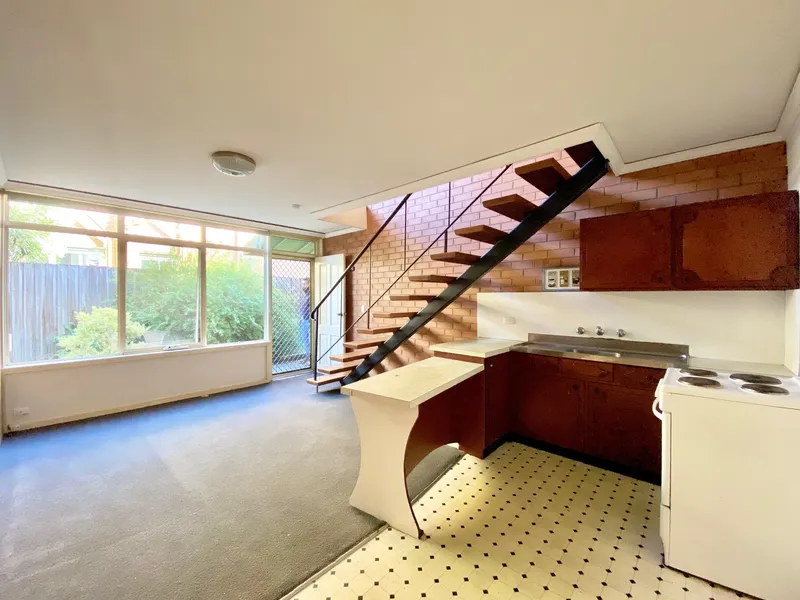 TOWNHOUSE ONE BEDROOM APARTMENT WITH GARDEN OUTLOOK! | HODGES CAULFIELD