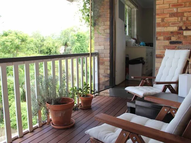 perfect position in Paddington one bedroom plus study fully furnished air conditioned. $415 per week includes internet/water