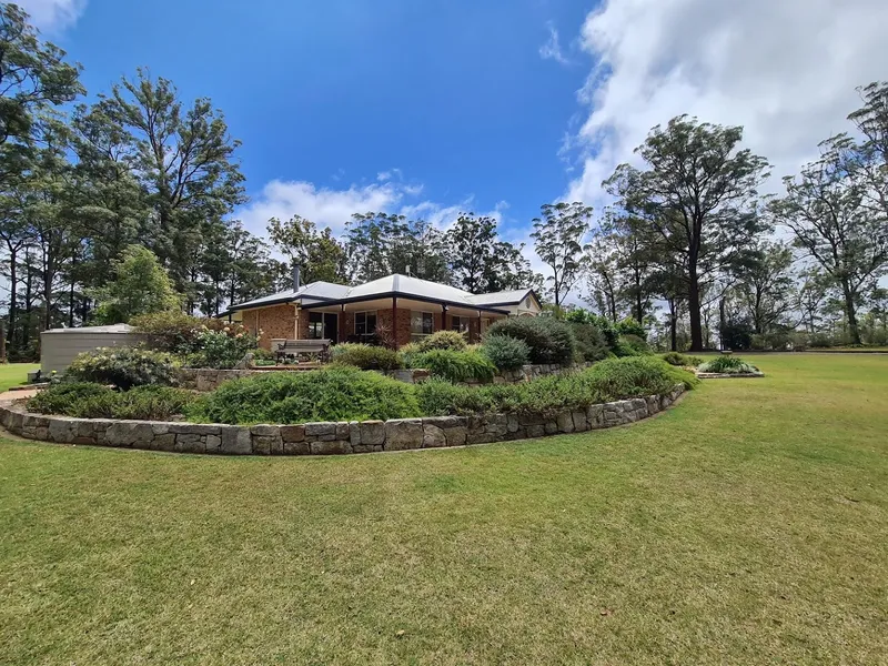 OPEN PLAN ON 5 ACRES HAMPTON