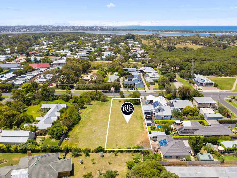 Family Compound - Build 2 Houses on this Block !