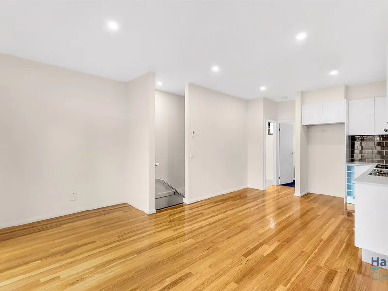 Delightfully Bright, Centrally Located