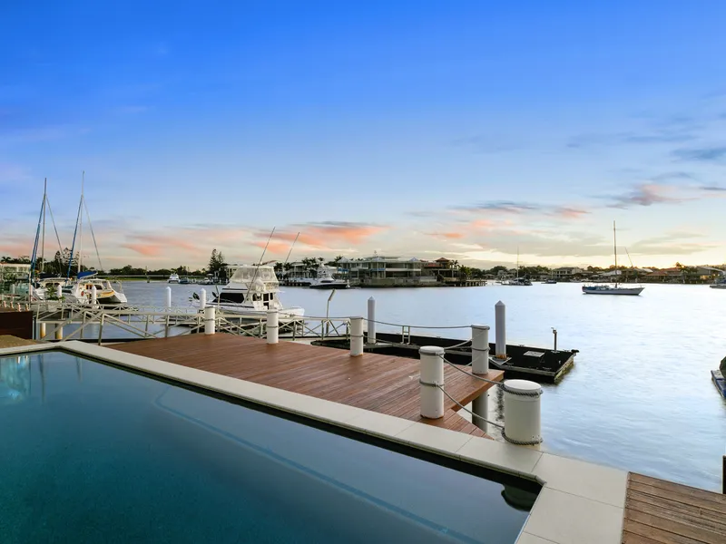 Riverfront Entertainer - Deep Water Minyama