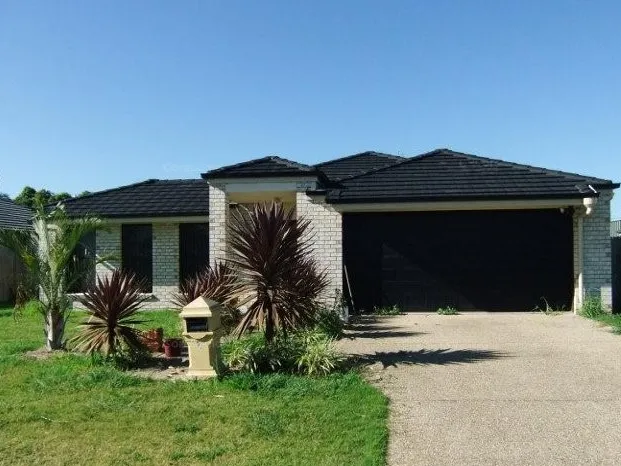 Low-set Family Home - Walk to Town & School - 793m2