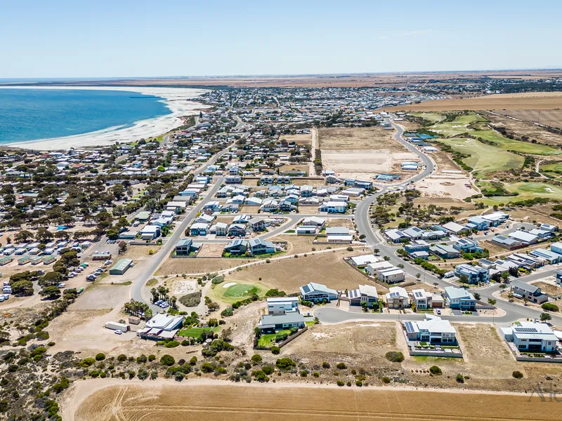 24,370sqm of land with subdivision potential for 26 allotments and sea views with Golf clubhouse and improvements included in the sale.