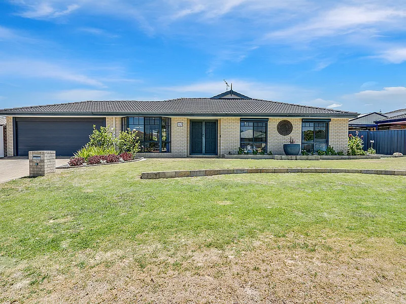 Family Size With All The Extras... On 730sqm