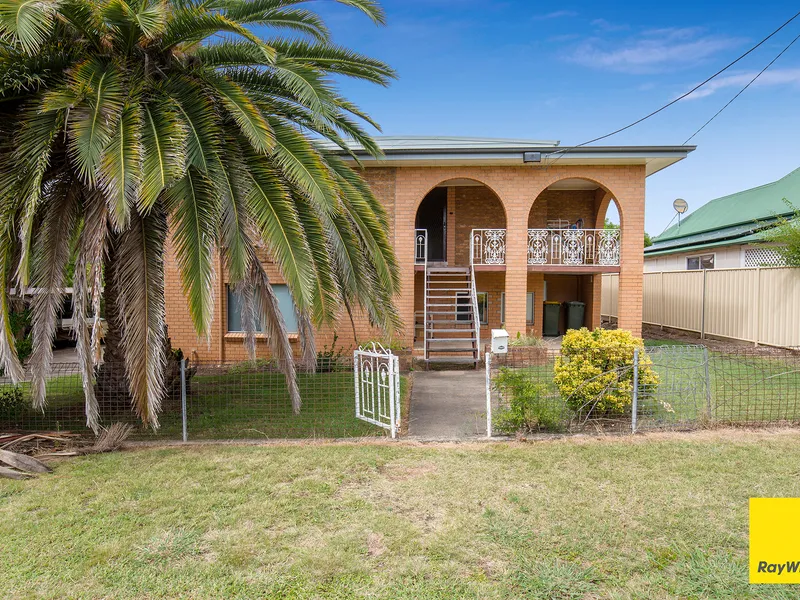 2 Bedroom Unit in great location.
