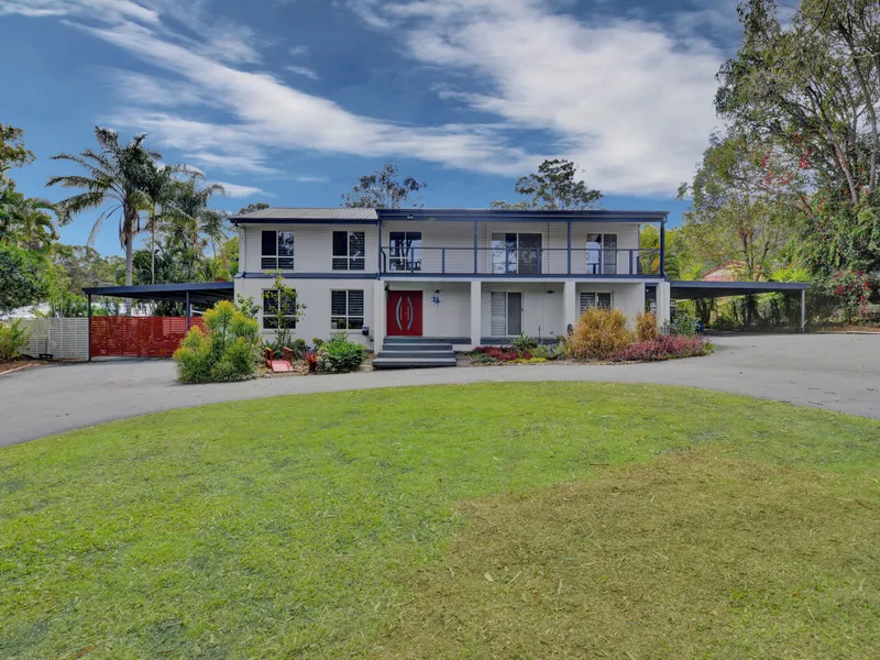 POOL, SHED, LARGE FAMILY HOME - WHAT MORE DO YOU NEED