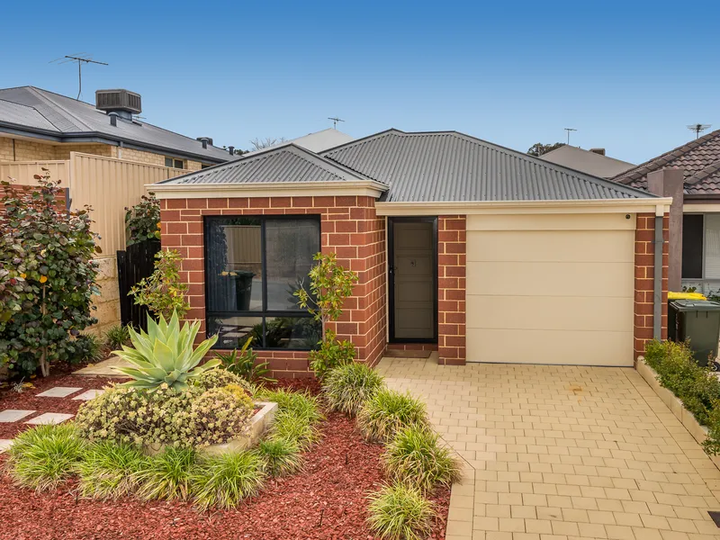 Stylish & Modern 3x2 In Lakeview Rise Estate