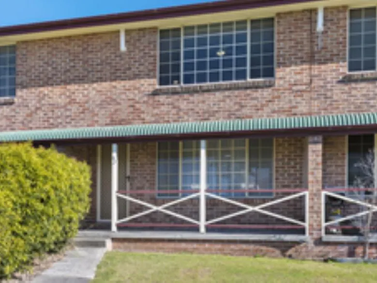 This 2 story townhouse in Darlington is very well maintained & well presented