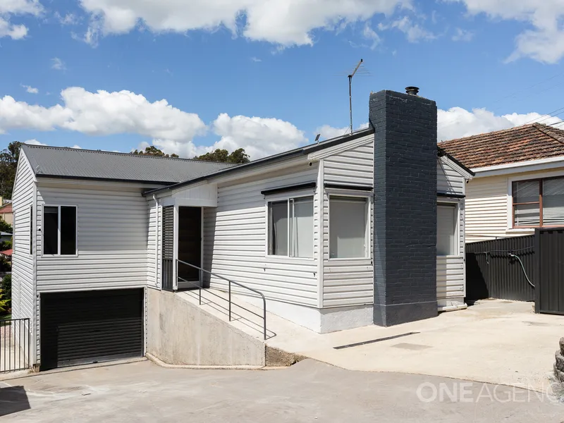 OPEN FRIDAY 17th 12:00 - 12:20 AND SATURDAY 18th 10:00 - 10:20