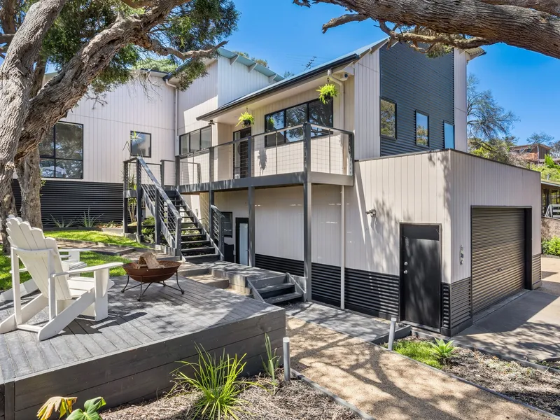 Contemporary Retreat a Stone's Throw from Number 16 Beach