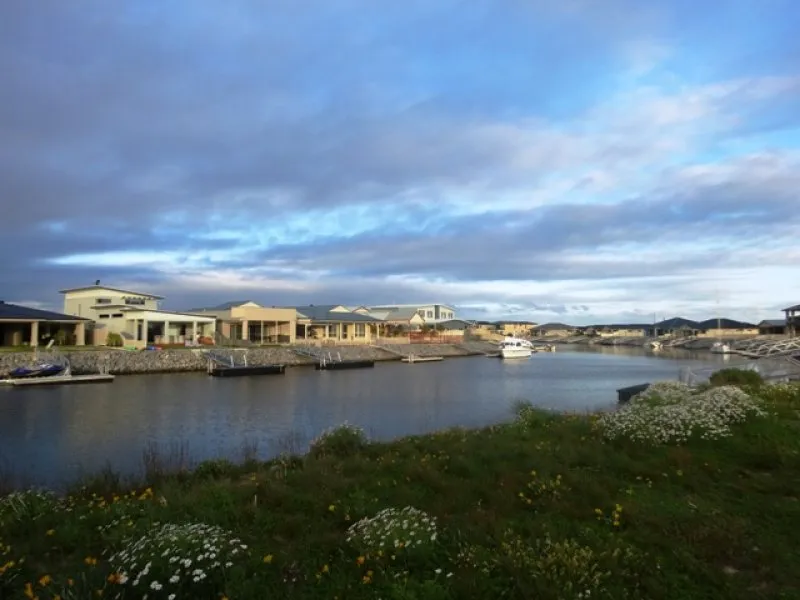 WATER FRONT MARINA VIEWS AT A BARGAIN PRICE