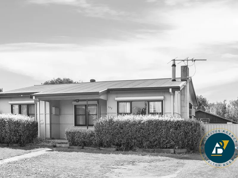 COSY COTTAGE ON THE HIGHWAY