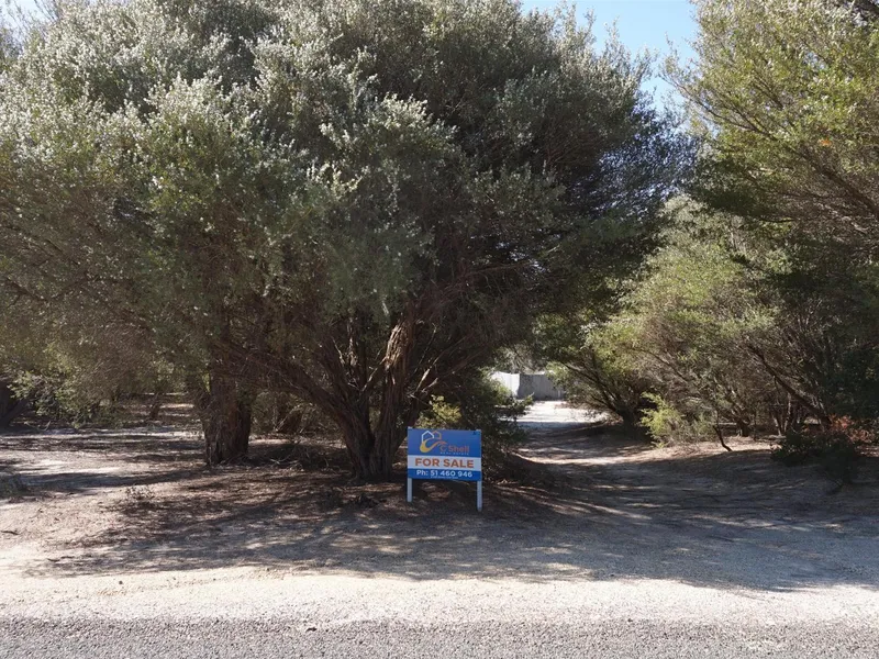 HUGE BLOCK IN QUIET LOCATION! 