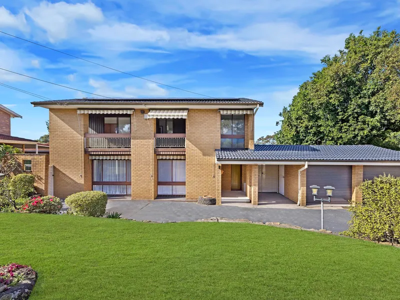 Renovated Home with Solar Panels, Prime Location, Excelsior Sch Catchment
