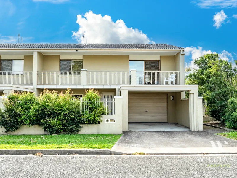 Sophisticated and spacious four-bedroom townhouse located in town