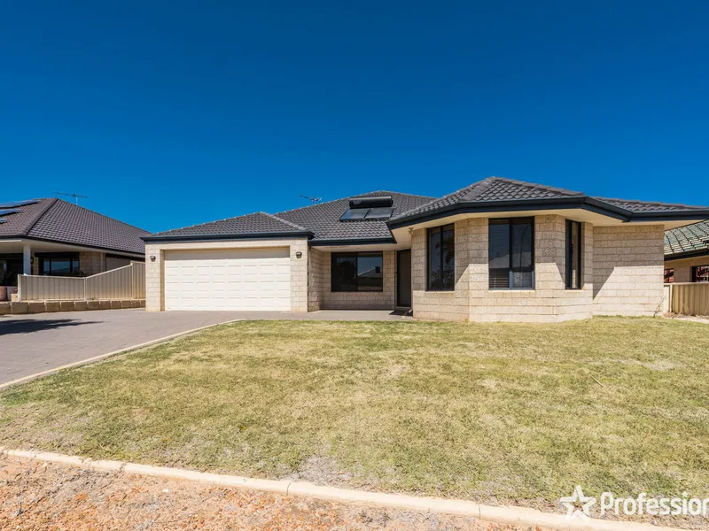 FAMILY HOME IN WANDINA!