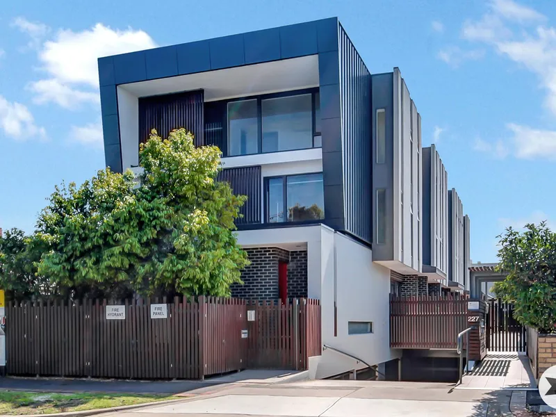 Architectural Finesse in the McKinnon Zone!