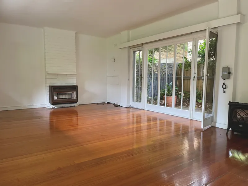 Light Filled Ground Floor Apartment With Entertainers Courtyad