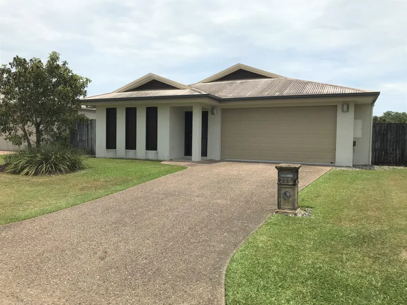 CITY FRINGE WHITE ROCK - 4 BEDROOM 2 BATH HOME WITH POOL