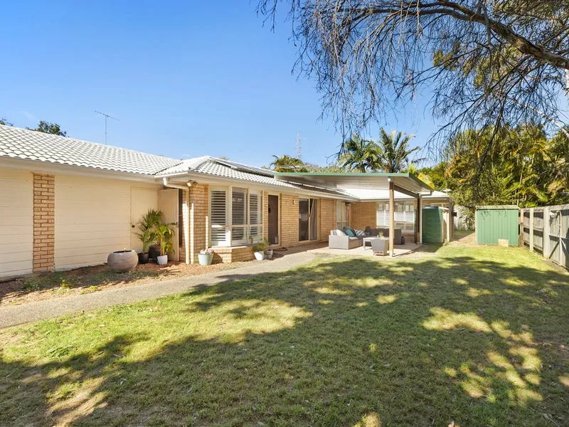 PRIVATE FAMILY LIVING WITH ACREAGE-STYLE AMBIENCE