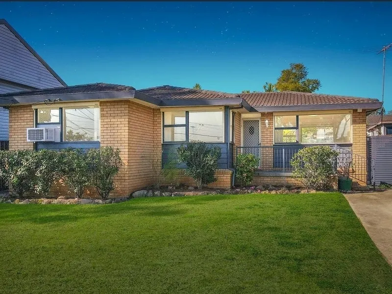 Family Residence - Convenient Location
