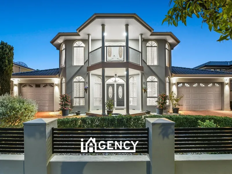 LIVE LIKE ROYALTY !!