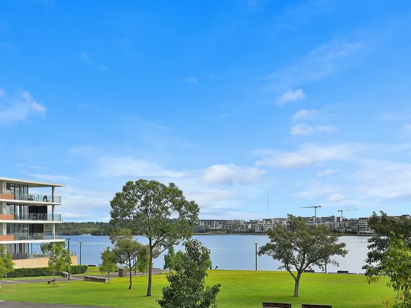 Waterfront | Split Level | First Class Facilities